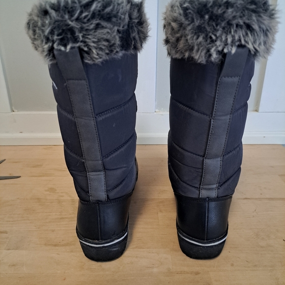 Athletech Faux Fur Trim Winter Snow Boots
Size: 9 - Picture 4 of 7